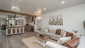 Een televisie en een kantoor