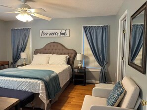 1 bedroom, iron/ironing board, WiFi, bed sheets - Camellia Springs - Solace & Rest (Rocky Hill)