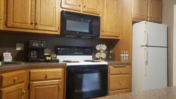 Micro-ondes, four, plaque de cuisson, lave-vaisselle