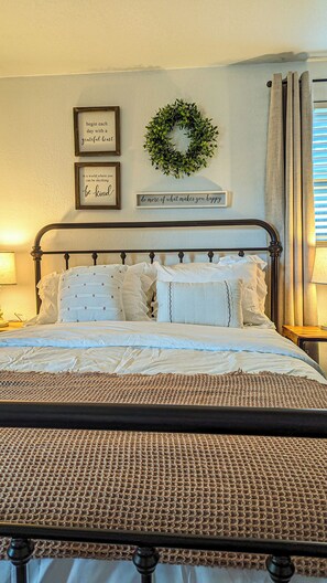 2 室のベッドルーム、デスク、アイロン / アイロン台、WiFi (無料)