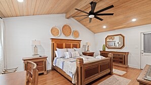 Room - On the lake, sleeps 8 with dock and boat lift (Deatsville)
