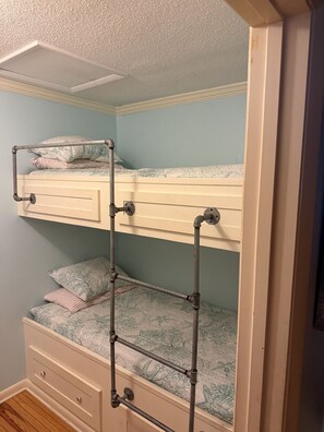 2 Schlafzimmer, Schreibtisch, Bügeleisen/Bügelbrett, kostenloses WLAN