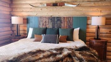 2 bedrooms, desk, WiFi, bed sheets