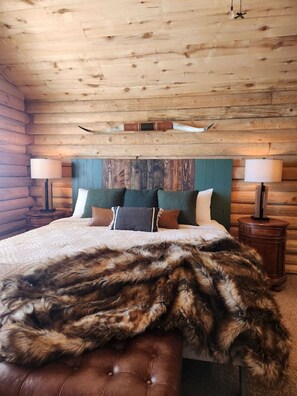 2 bedrooms, desk, WiFi, bed sheets - Rim Overlook Cabin Retreat! (Duck Creek Village)