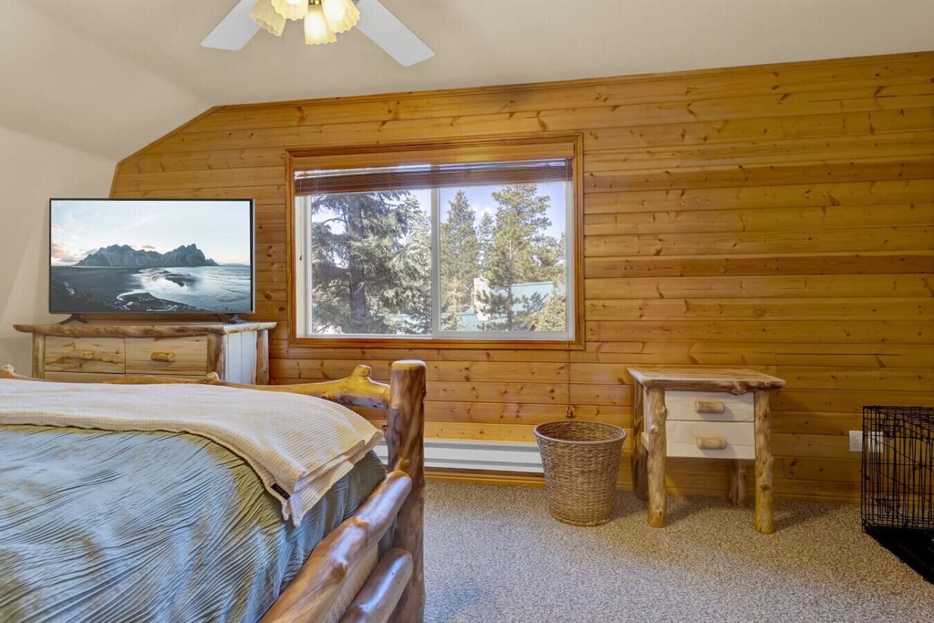 4 bedrooms, desk, travel crib, WiFi