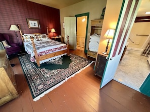3 bedrooms, desk, iron/ironing board, free WiFi