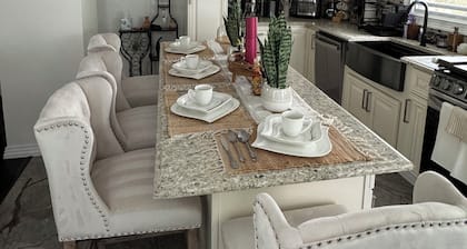 LUXURIOUS 2 BR/1 BTH HAVEN MINS FROM TRAIN STATION