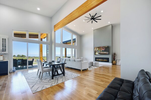 Smart TV, fireplace, ping pong