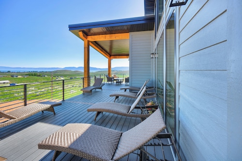 LAKE EFFECT LODGE, Full Ideal Beach Access: Pool~Hot Tub~Mini Golf~Sports~Games