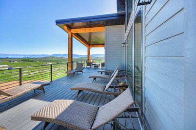 LAKE EFFECT LODGE, Full Ideal Beach Access: Pool~Hot Tub~Mini Golf~Sports~Games