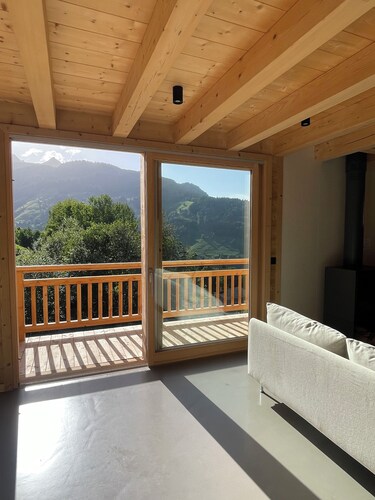 Les Cröes du Bersend, Chalet sleeps 10, close to hiking and skiing trails