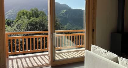 Les Cröes du Bersend, Chalet sleeps 10, close to hiking and skiing trails