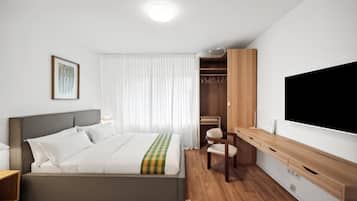 1 bedroom, desk, iron/ironing board, WiFi