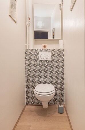 Shower, hair dryer, towels, soap - Appartement Agréable et Fonctionnel au Cœur de Paris (Paris)