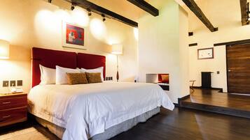 Quarto luxo, vista para o jardim | Cofres nos quartos, escrivaninha, ferros/tábuas de passar roupa