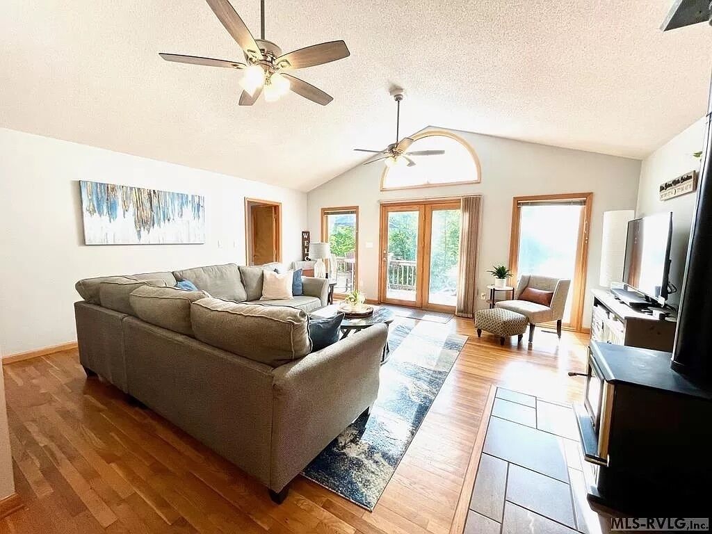 Smart TV, videojuegos, futbolito y tenis de mesa 