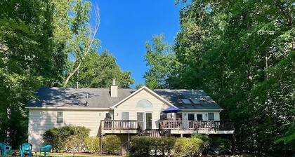 Waterfront Home with kayaking & pets allowed