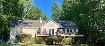 Lakefront getaway with dock & jet ski rentals!