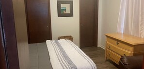 4 slaapkamers, een strijkplank/strijkijzer, wifi, beddengoed