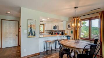 Condo, Berbilang Katil, Pool Access, Mountain View (Chetola: Cardinal 101) | Tempat makan