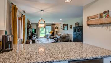 Condo, Multiple Beds, Pool Access, Mountain View (Chetola: Cardinal 101) | Interior