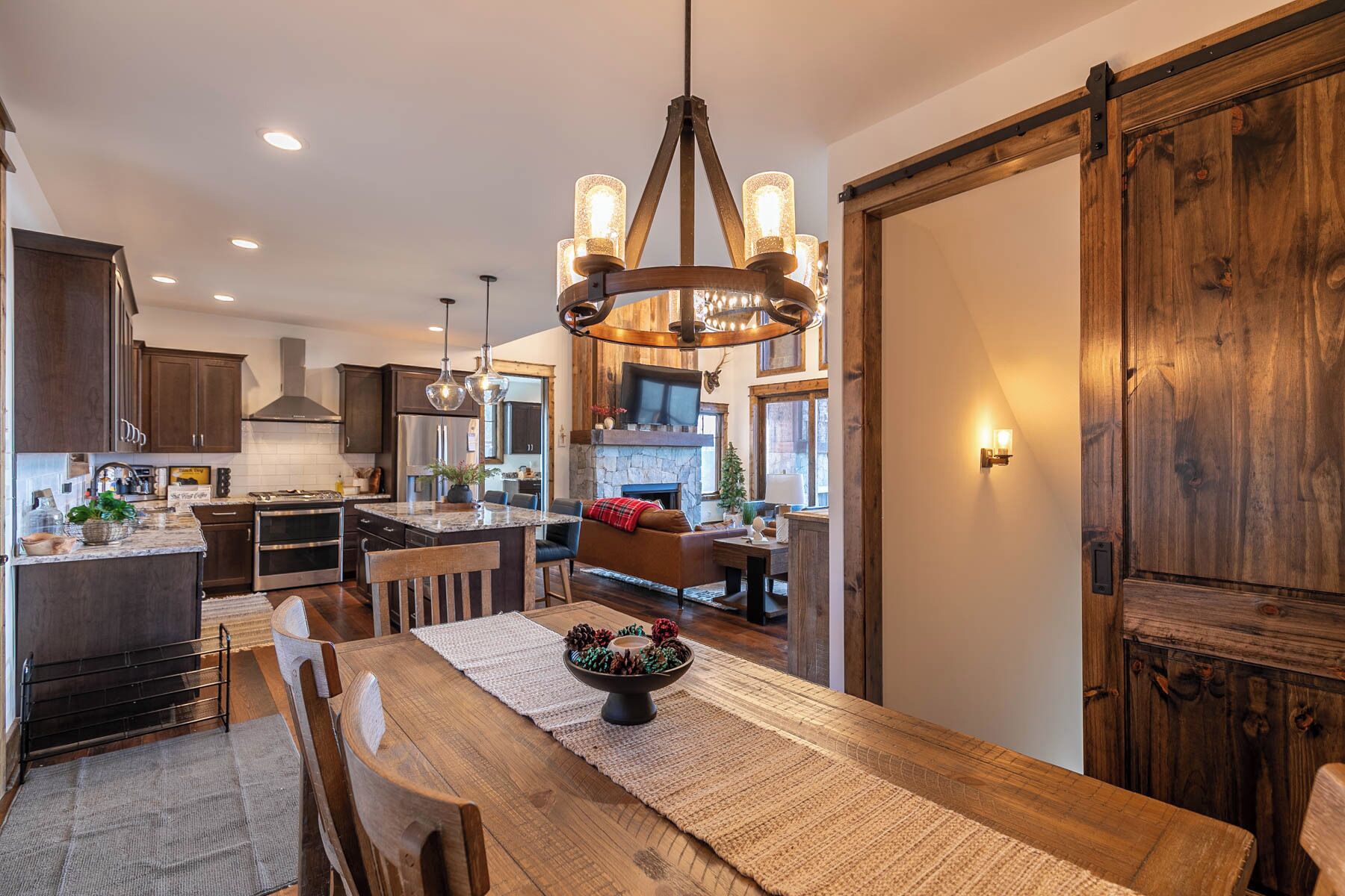 Cabin, Multiple Beds, Hot Tub, Mountain View (Firesky Lodge at Eagles Nest) | Dining