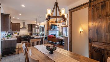 Cabin, Multiple Beds, Hot Tub, Mountain View (Firesky Lodge at Eagles Nest) | Dining