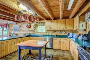 キャビン ベッド (複数台) パティオ マウンテンビュー (Banner Bunks at River Run) | 専用キッチン | コーヒー / ティーメーカー