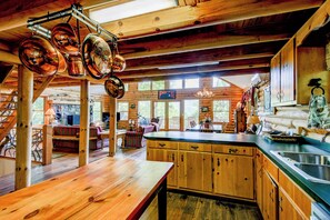 キャビン ベッド (複数台) パティオ マウンテンビュー (Banner Bunks at River Run) | 内装