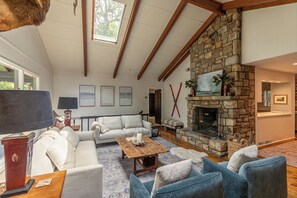 Living area - Elk Watch at Hound Ears (Boone)