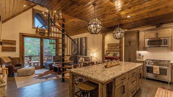 Cabin, Multiple Beds, Patio, Mountain View (Three Little Bears at Eagles Nest) | Interior