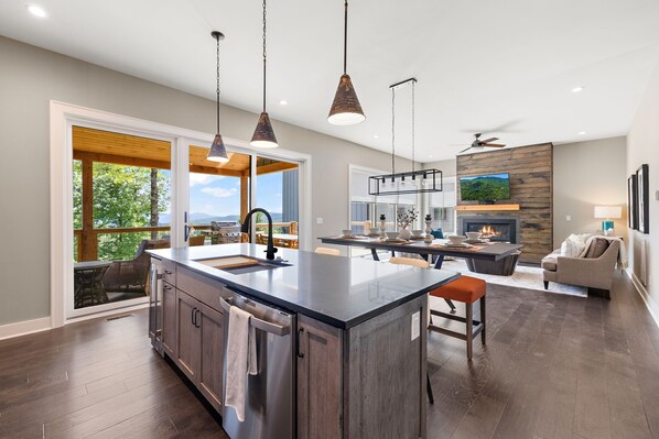 Ferienhaus, Mehrere Betten, Terrasse, Bergblick (Meadows Peak at Blue Ridge Mountain) | Innenbereich