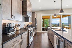 Ferienhaus, Mehrere Betten, Terrasse, Bergblick (Meadows Peak at Blue Ridge Mountain) | Eigene Küche | Wasserkocher mit Kaffee-/Teezubehör
