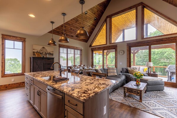 Ferienhaus, Mehrere Betten, Terrasse, Bergblick (Soaring Hawk Lodge at Eagles Nest) | Innenbereich