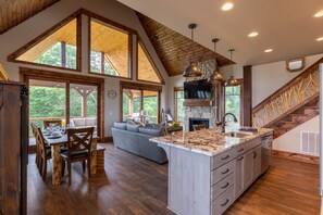 Ferienhaus, Mehrere Betten, Terrasse, Bergblick (Soaring Hawk Lodge at Eagles Nest) | Innenbereich