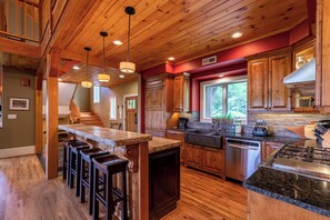 Private kitchen - Stags Leap at Yonahlossee (Boone)