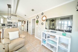 TV - 264 Seahorse Lane - 3 Bedroom with Golf Cart Included! (Panama City Beach)