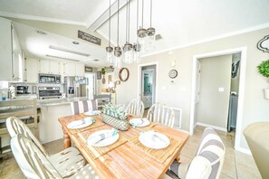 Dining - 264 Seahorse Lane - 3 Bedroom with Golf Cart Included! (Panama City Beach)