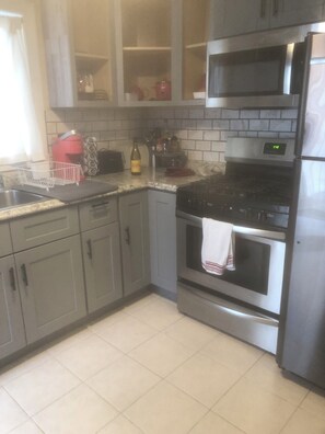 Fridge, microwave, oven, stovetop - Safe & Secure Studio Apartment @ San Francisco Bay Area - Richmond, CA
(Richmond)