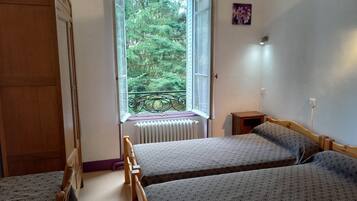 8 bedrooms, iron/ironing board, WiFi