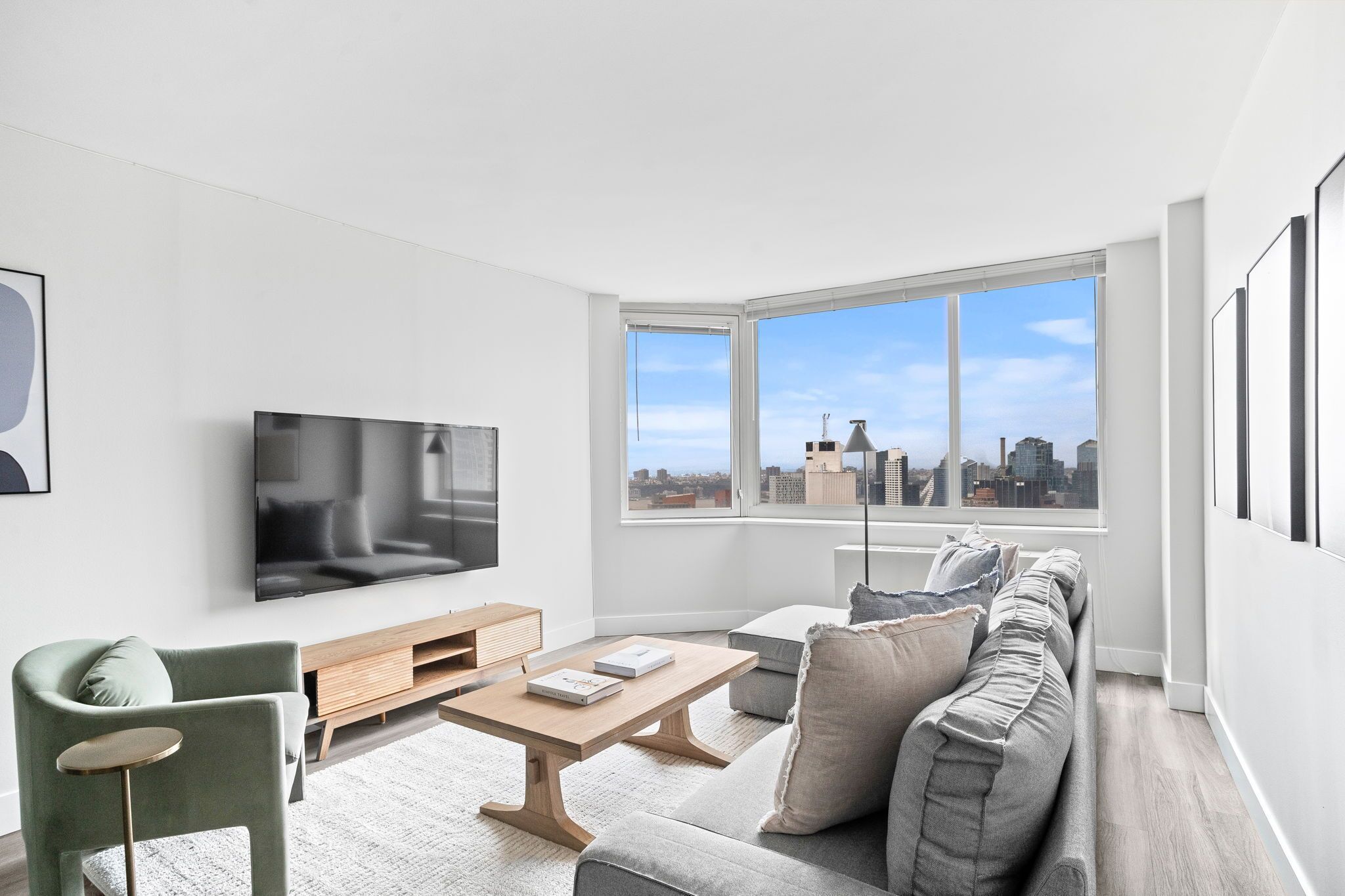 Luxury 2 bed 2 bath in Time Squeare