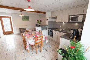 Fridge, microwave, oven, toaster - Le Jardin d'Irma 3/4 persons (LAVAL DU TARN)