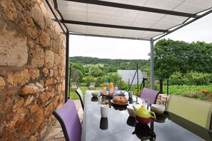 Outdoor dining - Le Jardin d'Irma 3/4 persons (LAVAL DU TARN)