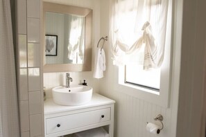 Hair dryer - The Fairhope Bay Room (Fairhope)