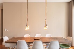 Dining - VIVA Aliados Spacious & Bright Flat (Porto)