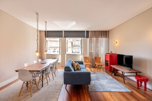 TV - VIVA Aliados Spacious & Bright Flat (Porto)