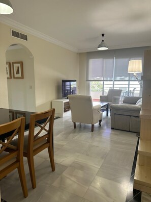 Smart TV - Ubicación Excelente, Cerca de Todo, de la Playa, del Paseo Marítimo, Comercios (Marbella)