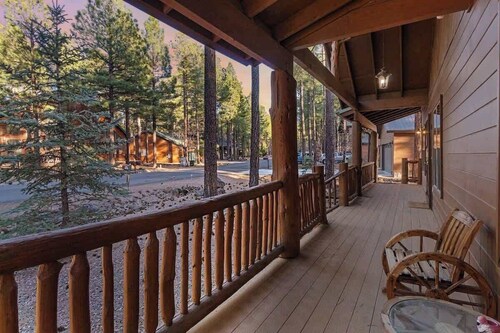 Resort Style Pine Top Cabin | Deck Views | Sleeps