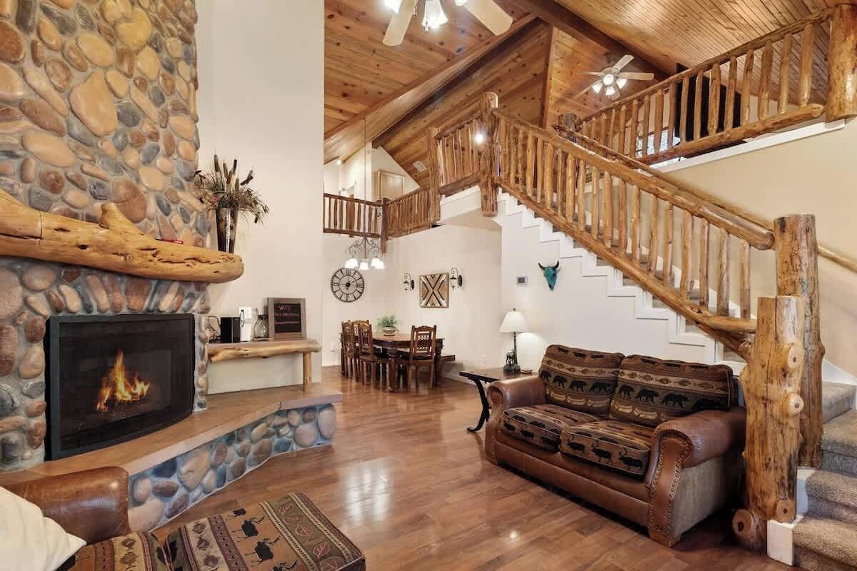 TV, fireplace, offices