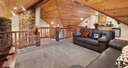 Resort Style Pine Top Cabin | Deck Views | Sleeps